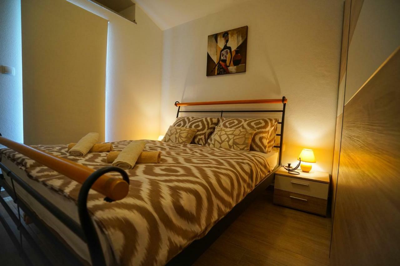 Apartments Aurora Zara Esterno foto